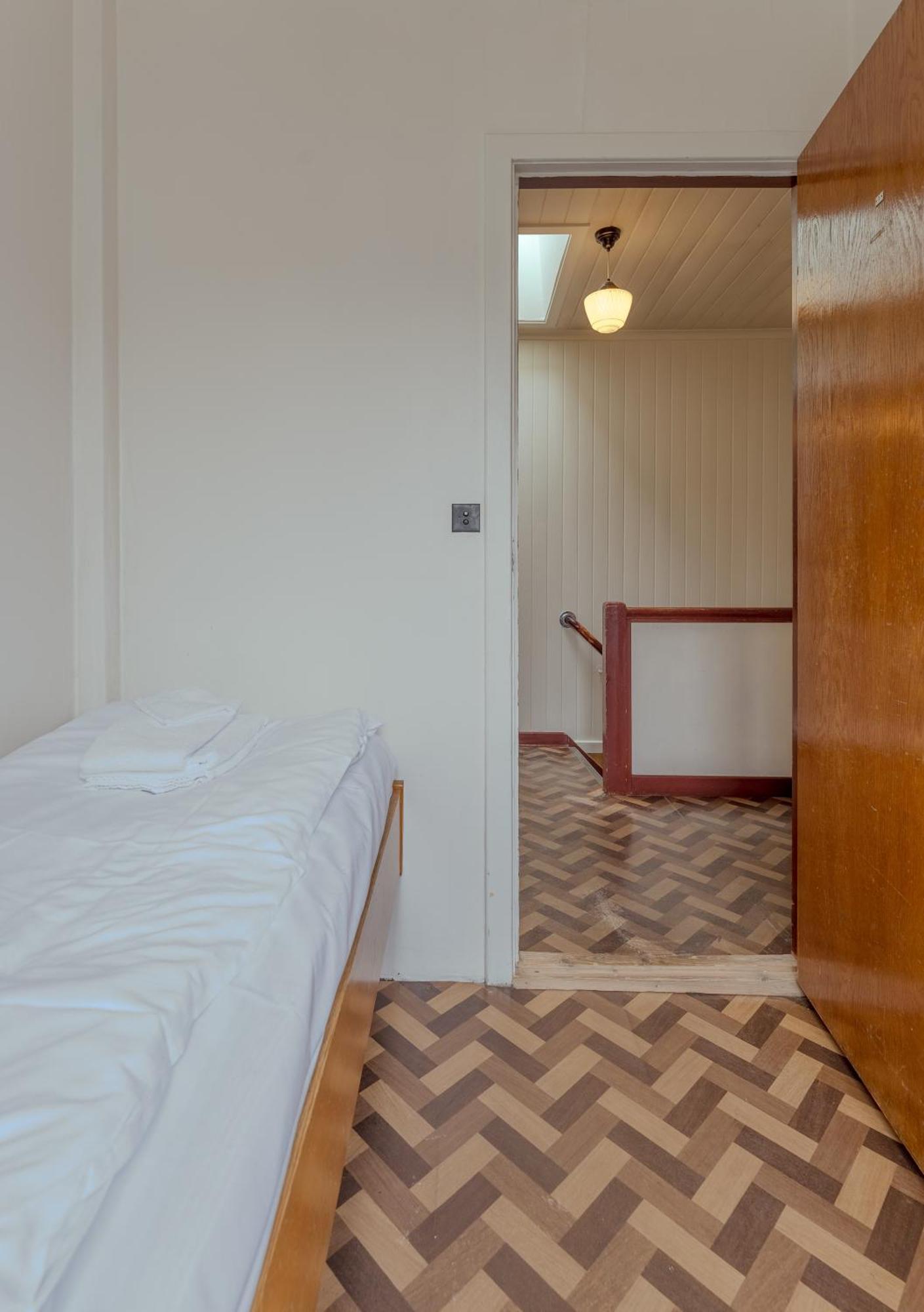 The Cookie Store Guesthouse ทอร์สเฮาน์ ภายนอก รูปภาพ